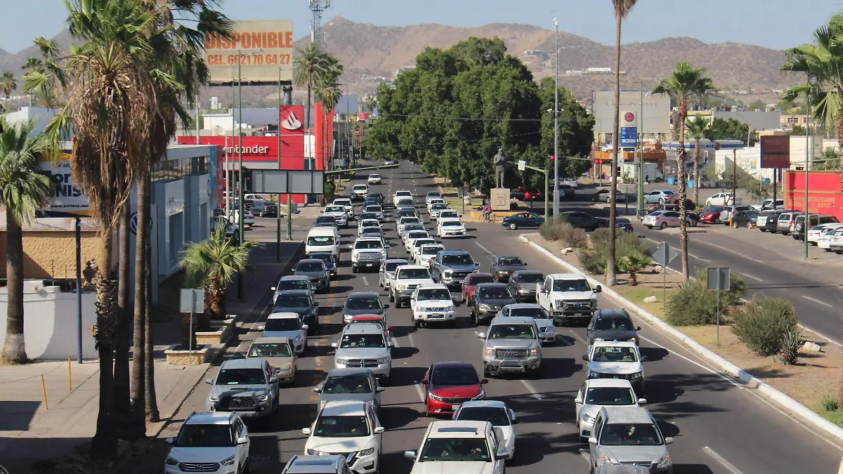 Trafico por cierrre de vialidades enbotellamiento carros - Mike Acosta (13) (1)